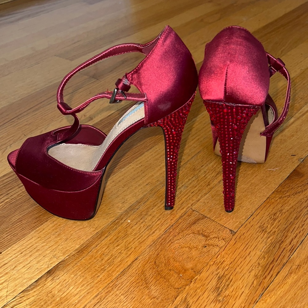 H by Halston platform heels 6.5
